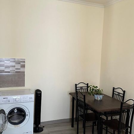 Rest & Relax Hotel Yerevan Bagian luar foto